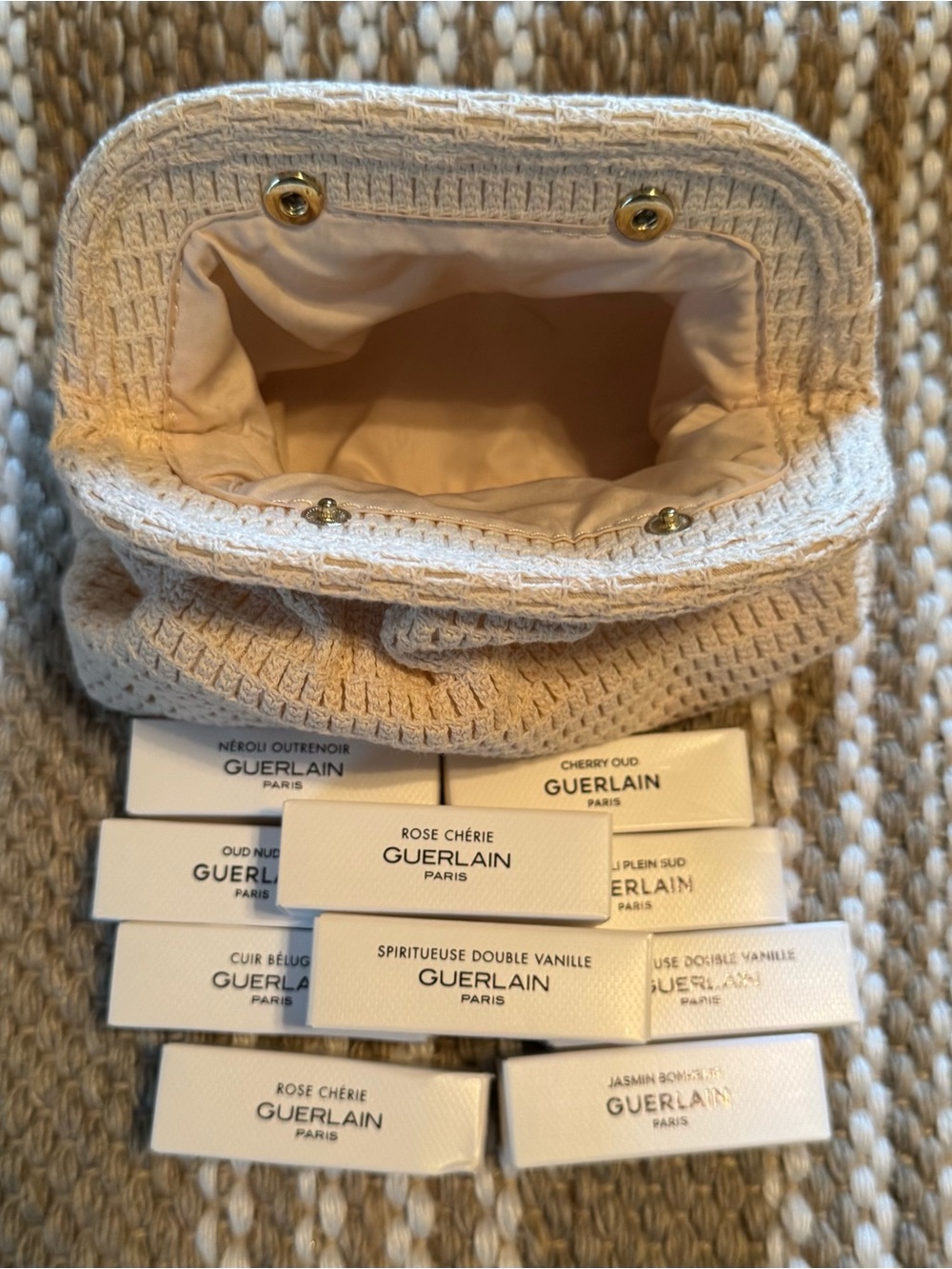 GUERLAIN white and beige sample gift set with woven beige clutch - Picture 3 of 5